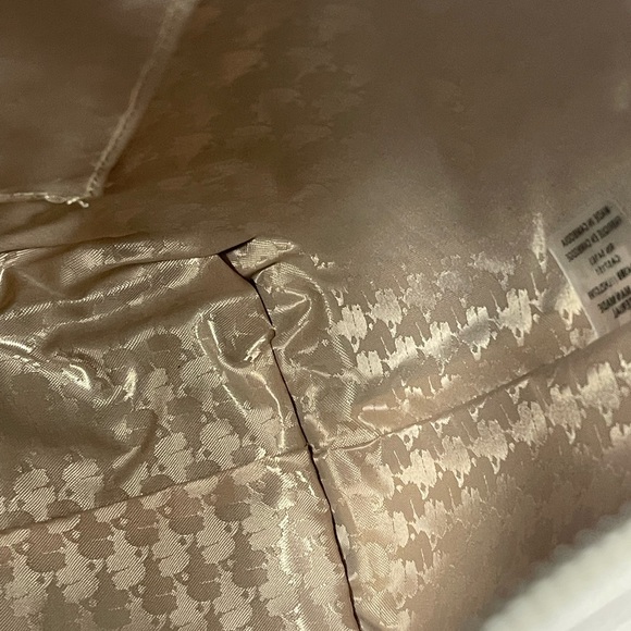 Karl Lagerfeld White Tote with heart accessory, NWT - Picture 14 of 15